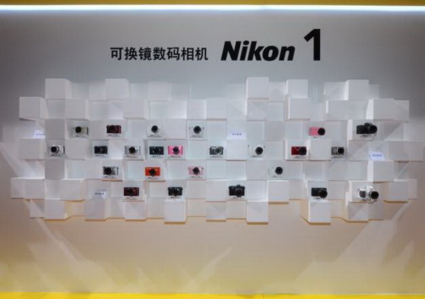 华工科技：2025年CIOE公司推出1632T CPO光引擎等新产品的Live Demo